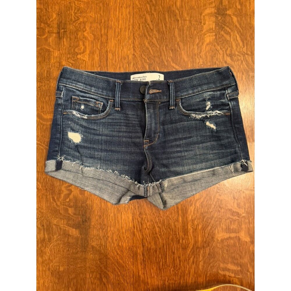 Abercrombie & Fitch Low Rise Distressed Denim Shorts Size 2 W26